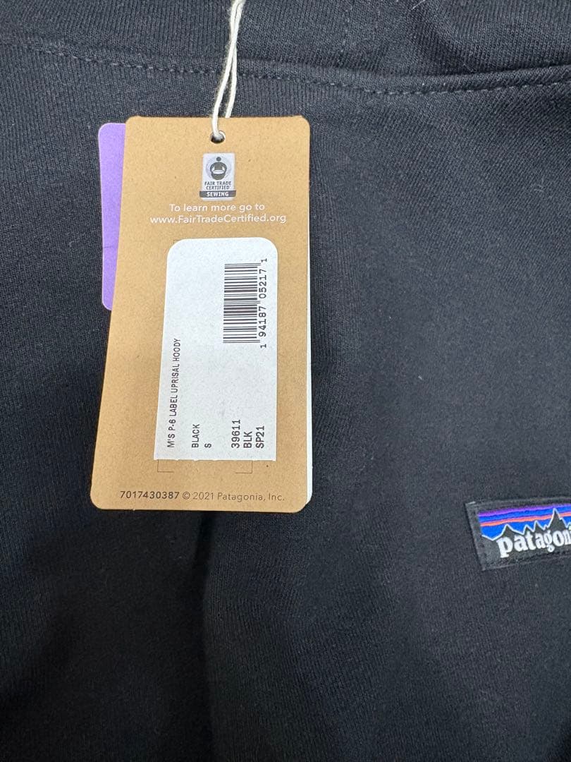 【新品】パタゴニア フード付きパーカー ブラック タグ付き