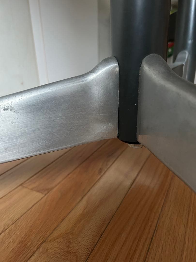 （値下げ）【引取限定】ハーマンミラー　イームズ　セグメンテッドベーステーブル