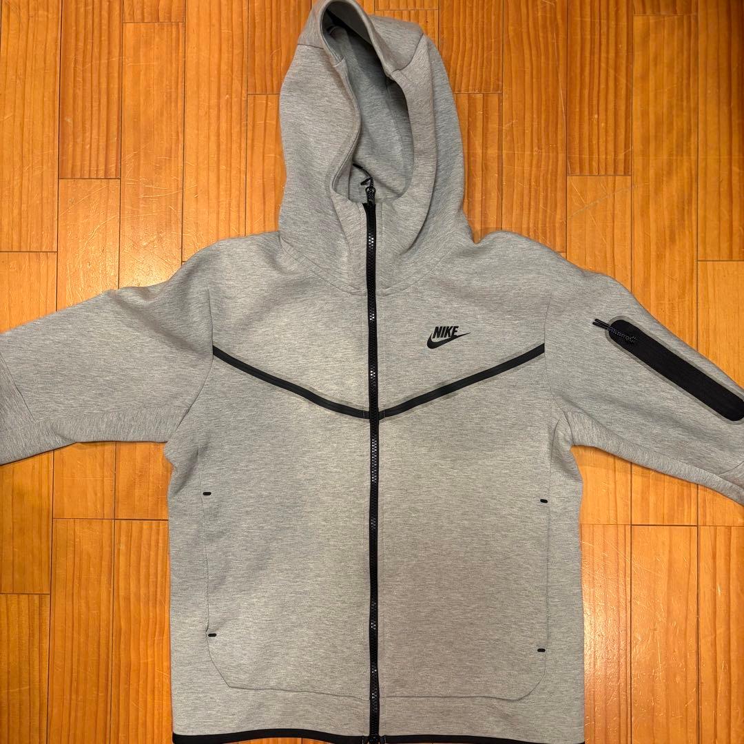 ナイキ パーカー　NIKE TECH FLEECE FULLZIP