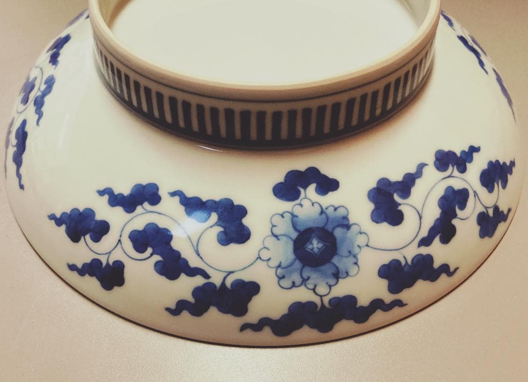 【真作保証】 市川龍仙 色鍋島 色絵桜波頭文 七寸皿