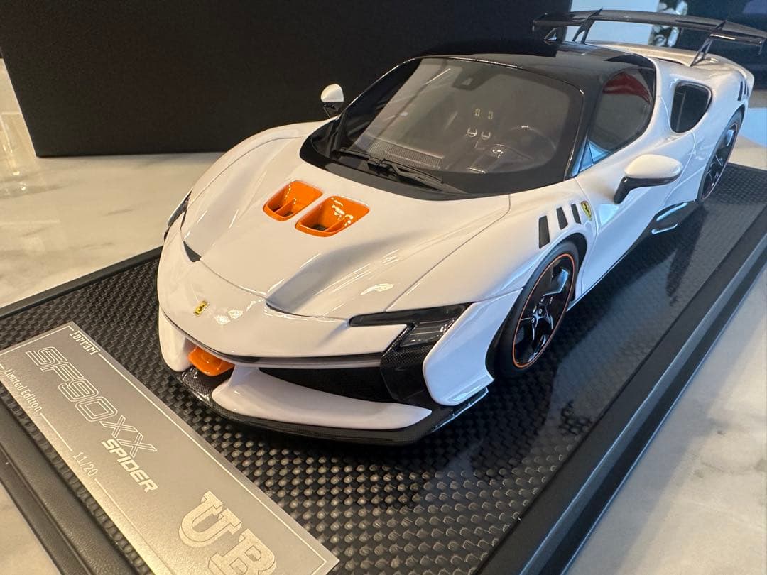 UB MODEL 1/18 フェラーリ SF 90 XX 限定20台 ミニカー