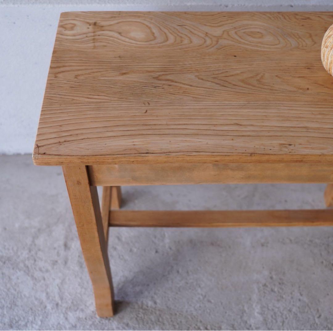 古い無垢材のサイドテーブル
