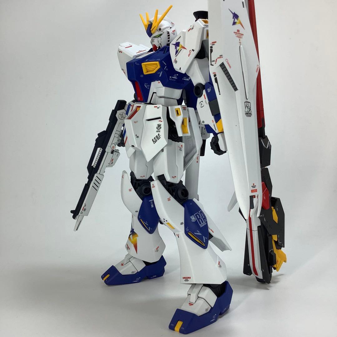 ガンダムベース限定 EG RX-93ff νガンダムの塗装済完成品