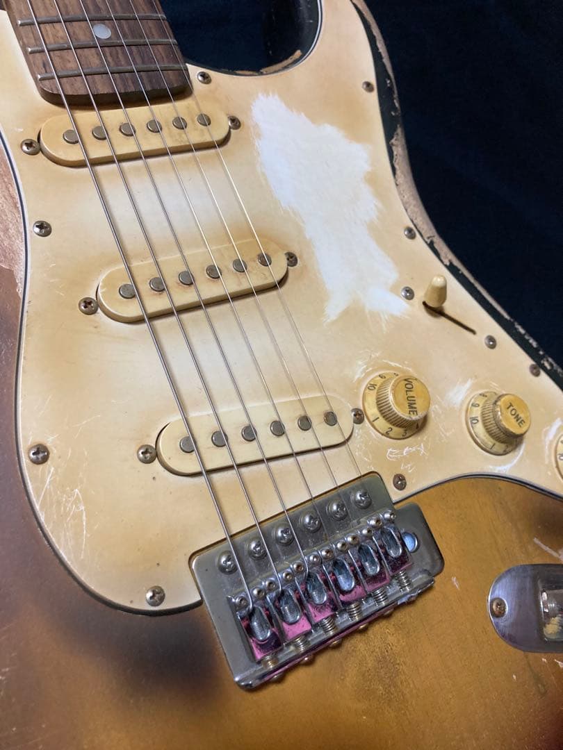 早い者勝ち　ストラトキャスタータイプ　ニトロセルロースラッカー塗装