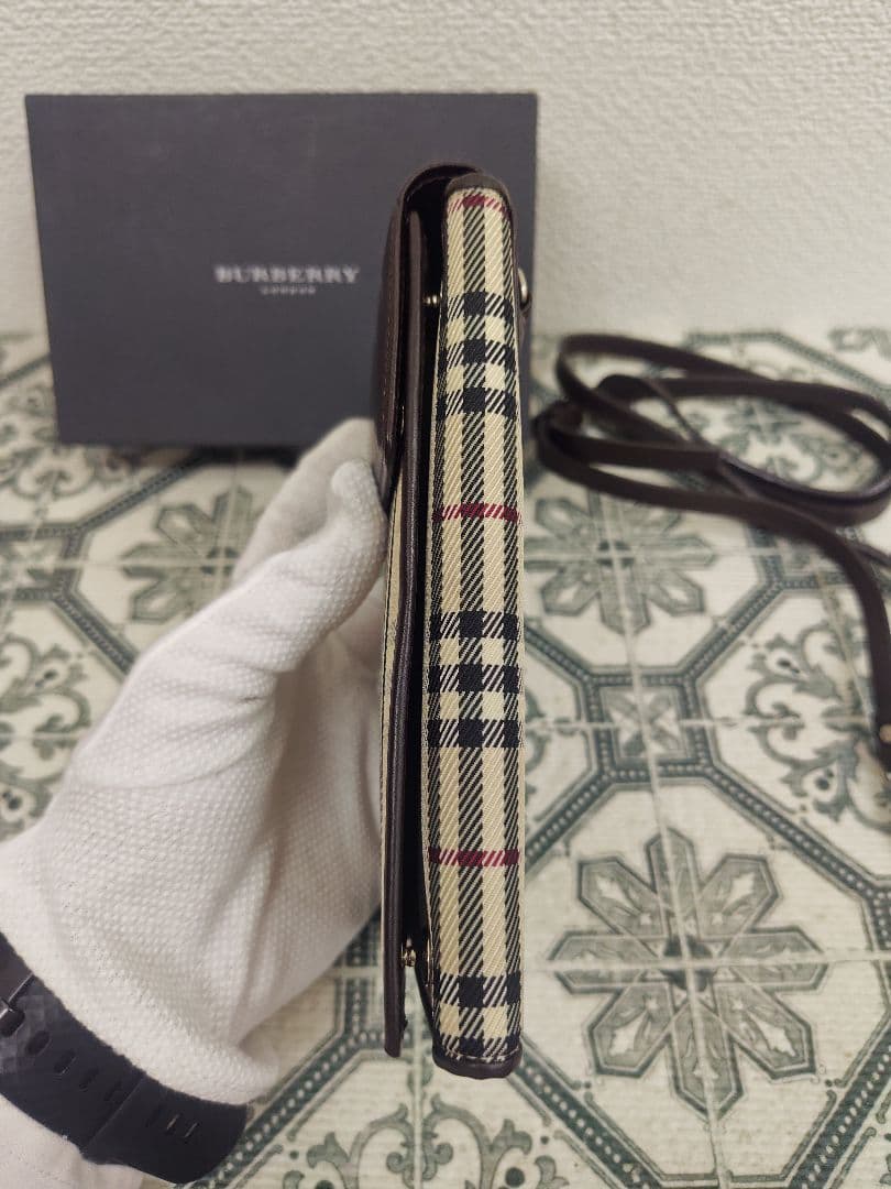 バーバリーショルダータイプの財布、BURBERRY