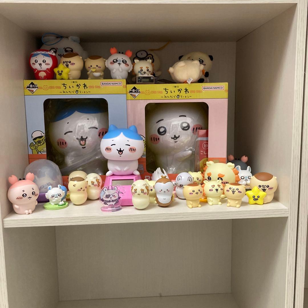 ちいかわ　ぬいぐるみ　カード　シール　ガチャ　フィギュア　マスコット