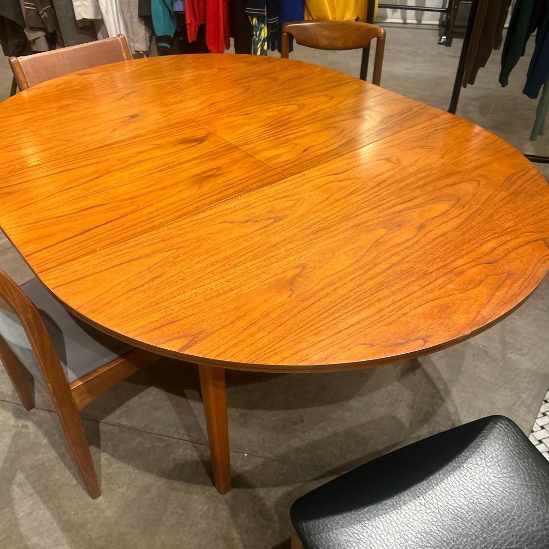 木製円形ダイニングテーブル