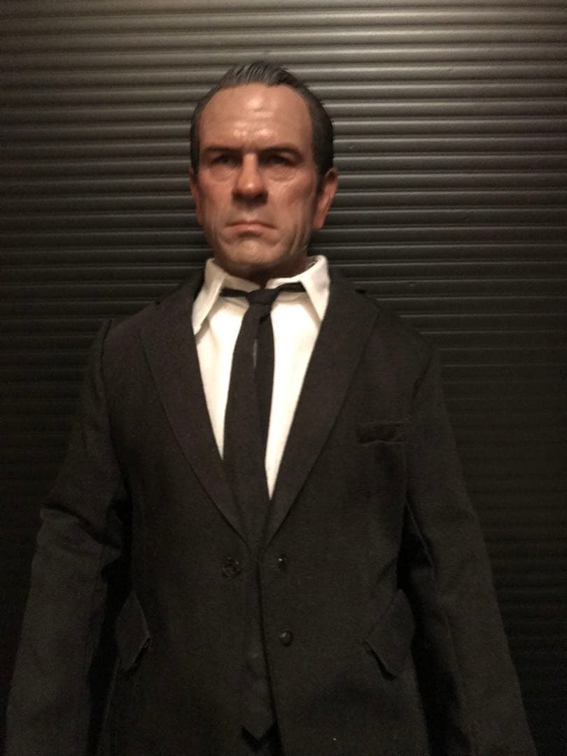 エンターベイ M.I.B3 トミー・リー・ジョーンズ 1/6 フィギュア