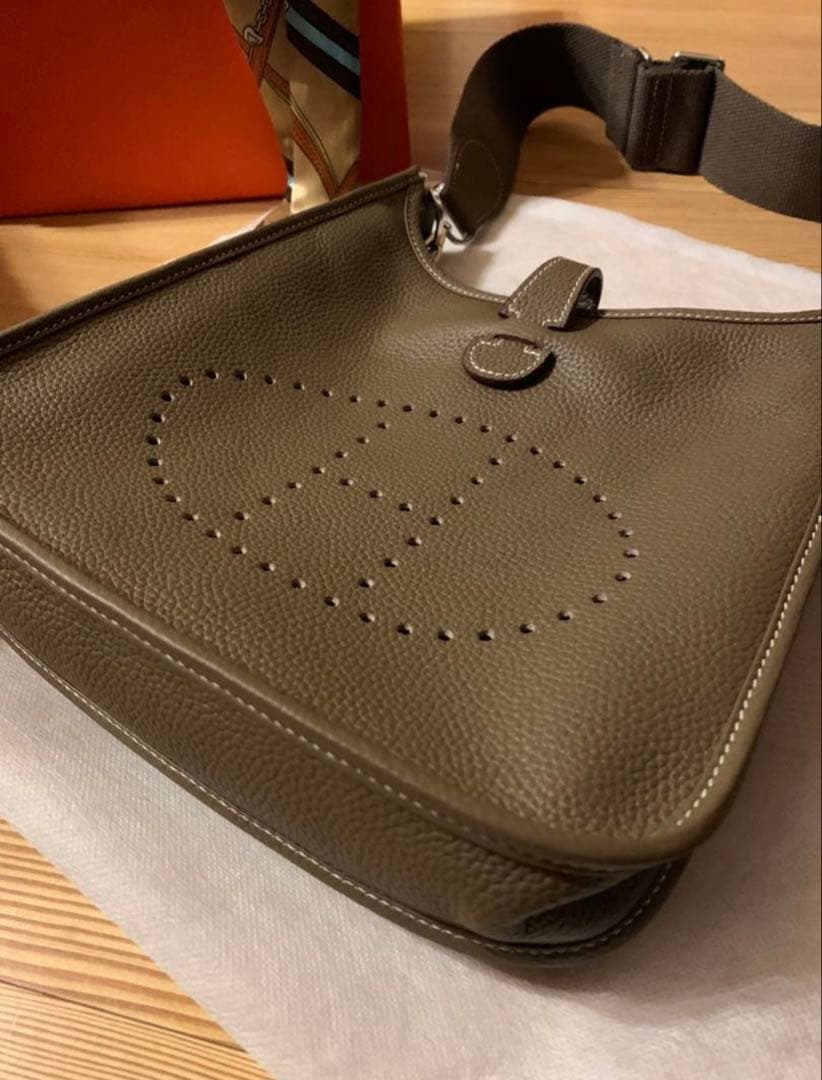 Hロゴ Hパンチング ショルダーバッグ ショルダーストラップ2本付き 最高級革