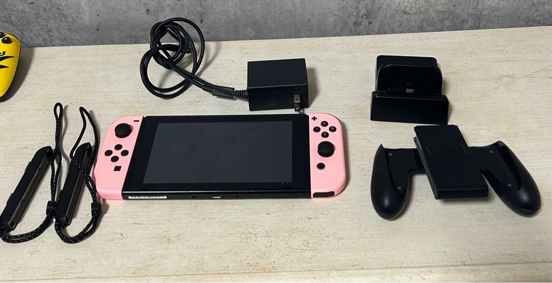 Nintendo Switch 本体　スイッチ　ピンクコントローラー