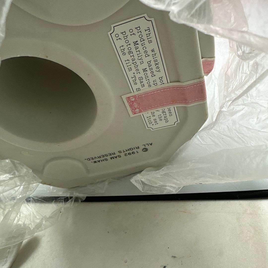 古酒　未開栓　箱付き　マリリンモンロー『７年目の浮気』バーボンウイスキー