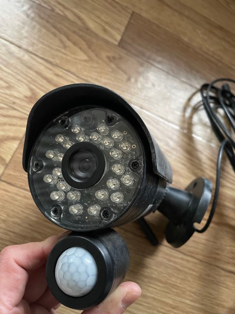 防犯カメラ　らくらくeye cam カメラ2台セット　中古