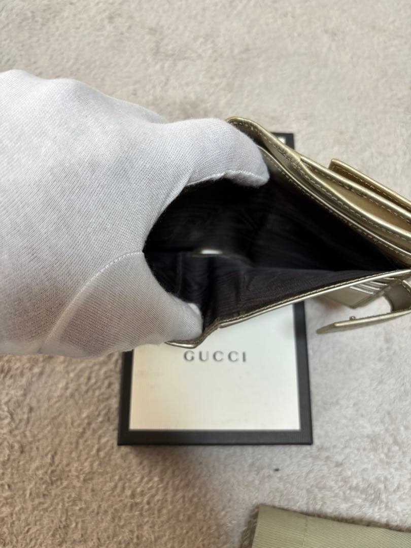 8*様 GUCCI ゴールド　二つ折り財布　グッチ　GGマーク
