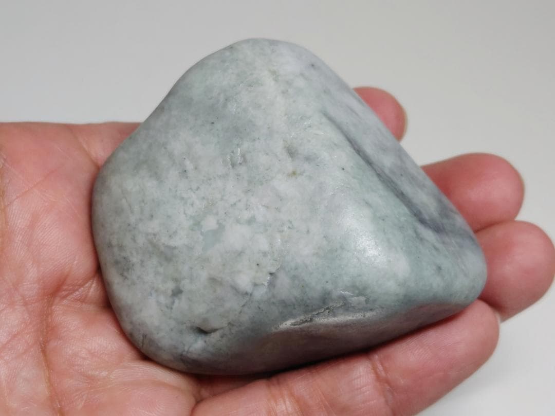 糸魚川⑭ 翡翠 240g ヒスイ 原石 鑑賞石 自然石 誕生石 鉱物 鉱石 水石