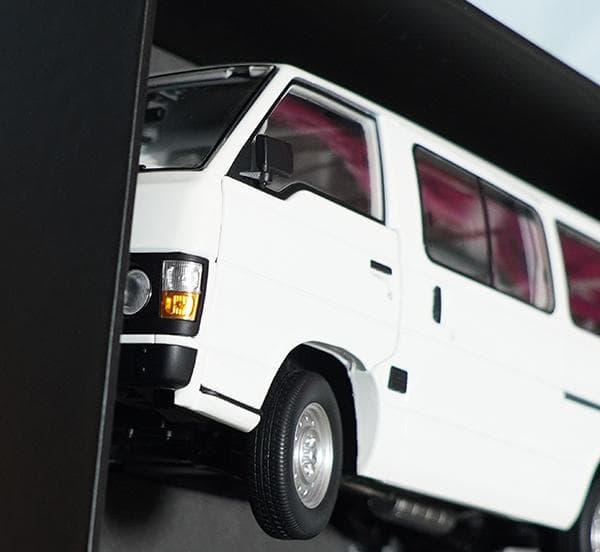 Sonido / Nluxla 1/18 トヨタ ハイエース YH50 ３代目