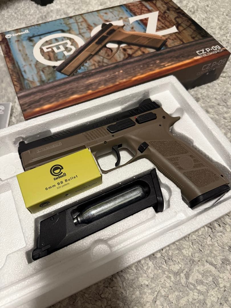 Carbon 8 CZ P-09 ガスガン タンカラー