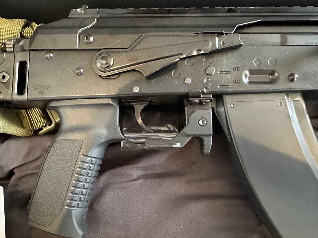 AKX 中古　フォアグリップ　一点式スリング　mlokフラッシュライト付き