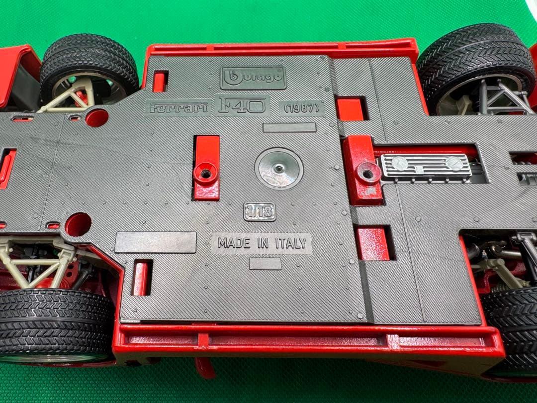 Ferrari F40 1/18スケール 赤