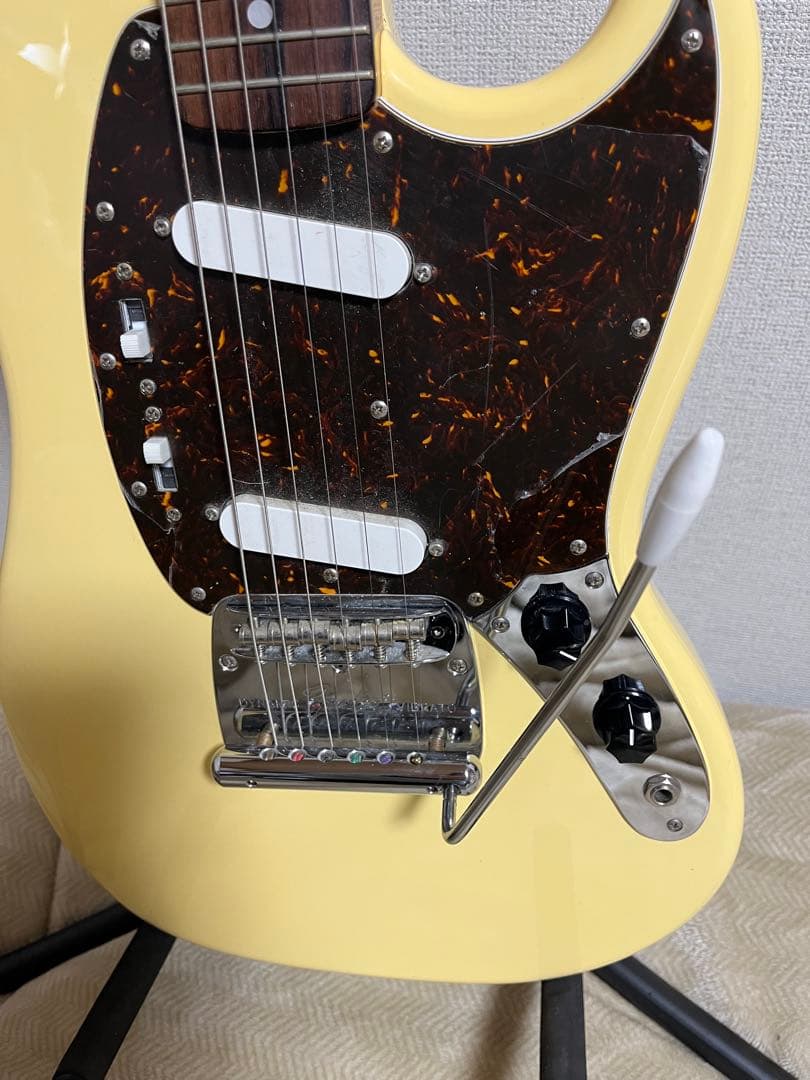 フェンダージャパン Mustang MG69 Yellow White