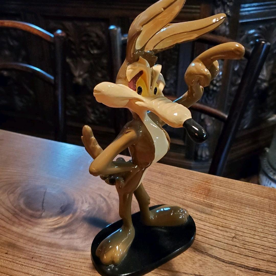 ※新品※　ワイリーコヨーテ　フィギュア　立ち姿