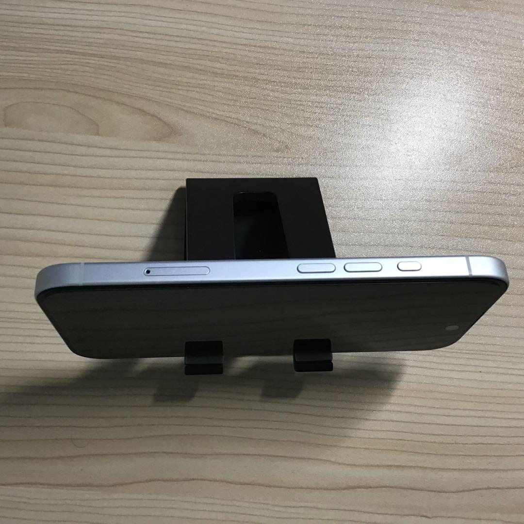 美品　Apple iPhone16 ホワイト128GB　SIMフリー