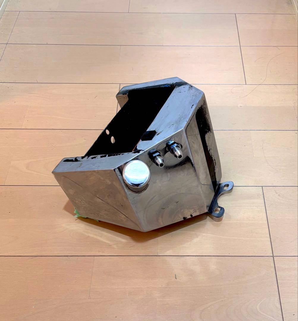 ハーレー　多角オイルタンク