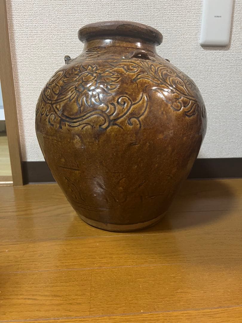 中国明時代茶色陶器 彫刻模様 壷