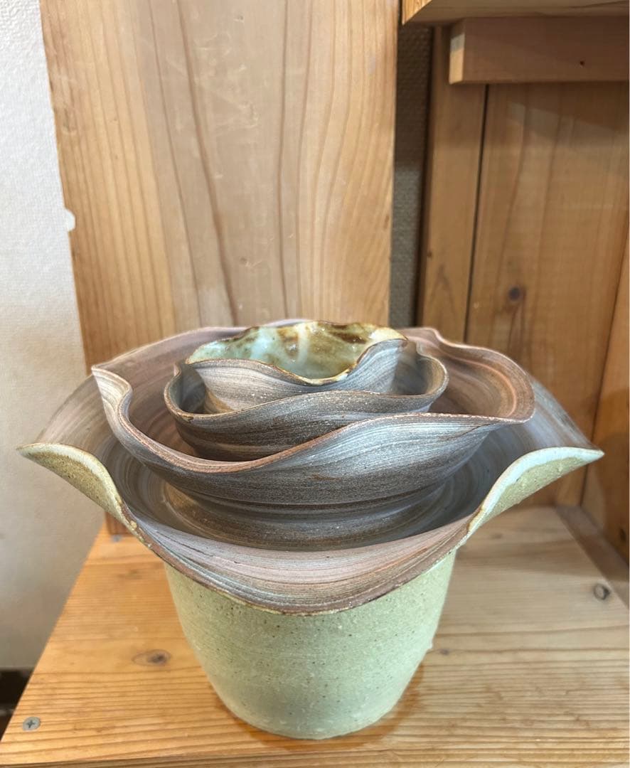 陶芸作家　やきもの　花器　花瓶　白石和宏　娘　白石阿衣