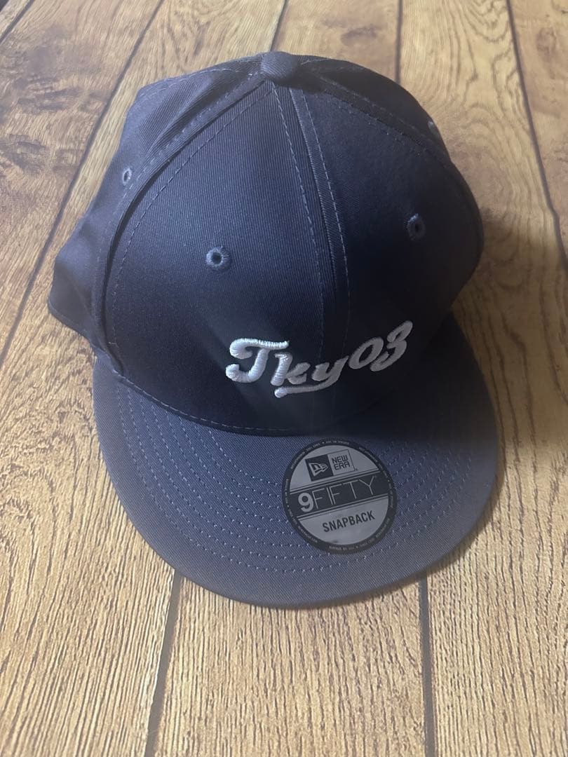 東京03×ニューエラ オリジナルキャップ(チャコール)