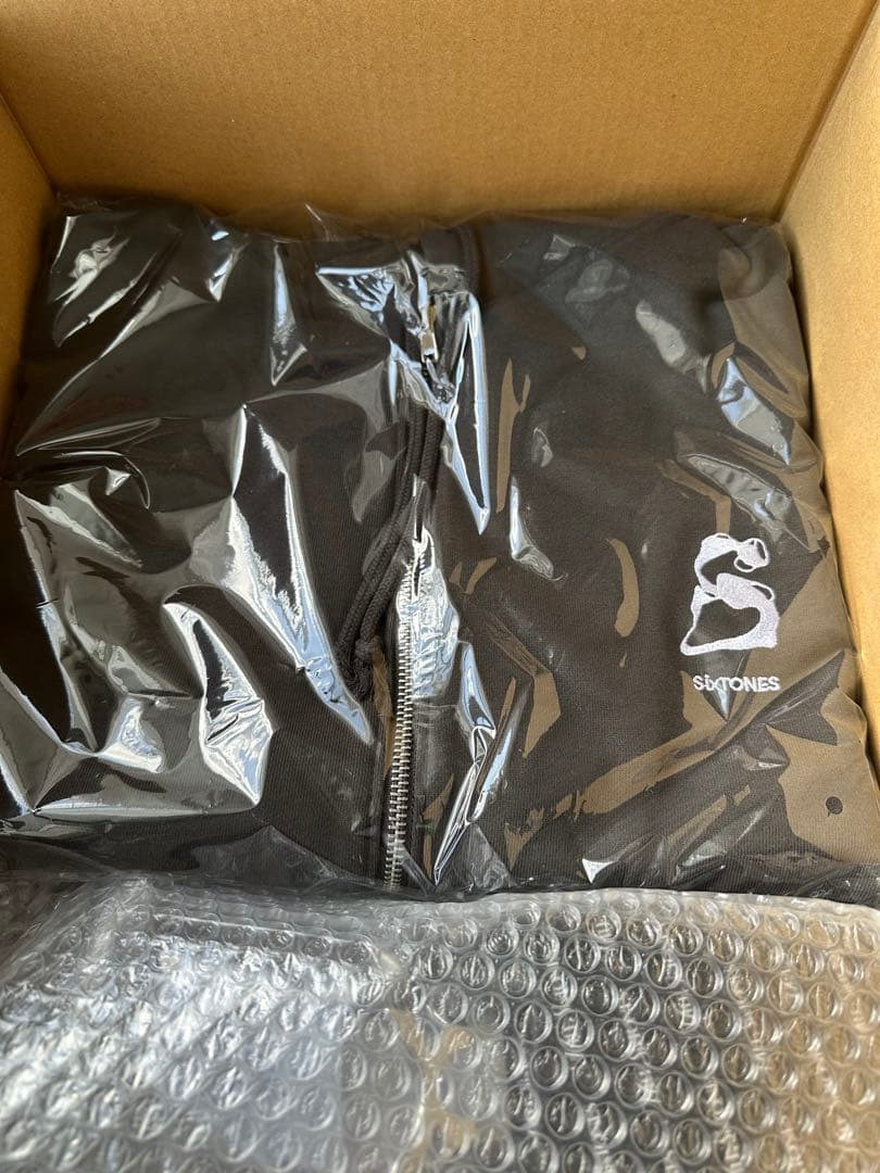 sixtones パーカー