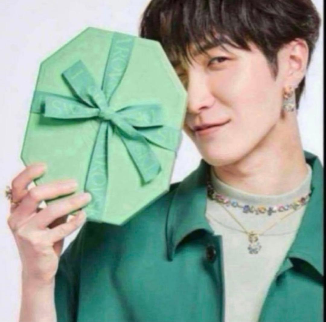 ぼたん　スワロフスキー Lucent ピアス　&ホワイトフープピアス