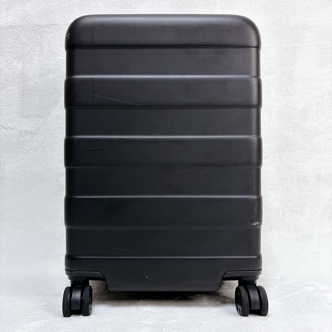 無印良品 スーツケース ブラック　4輪　ハードケース 36リットル