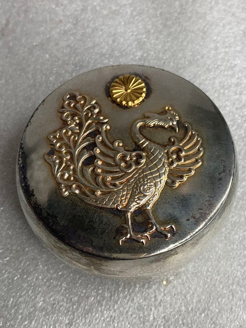 希少時代 天皇家下賜品 銀製 棗形 金象嵌 菊花紋章 鳳凰盛上文 ボンボニエール