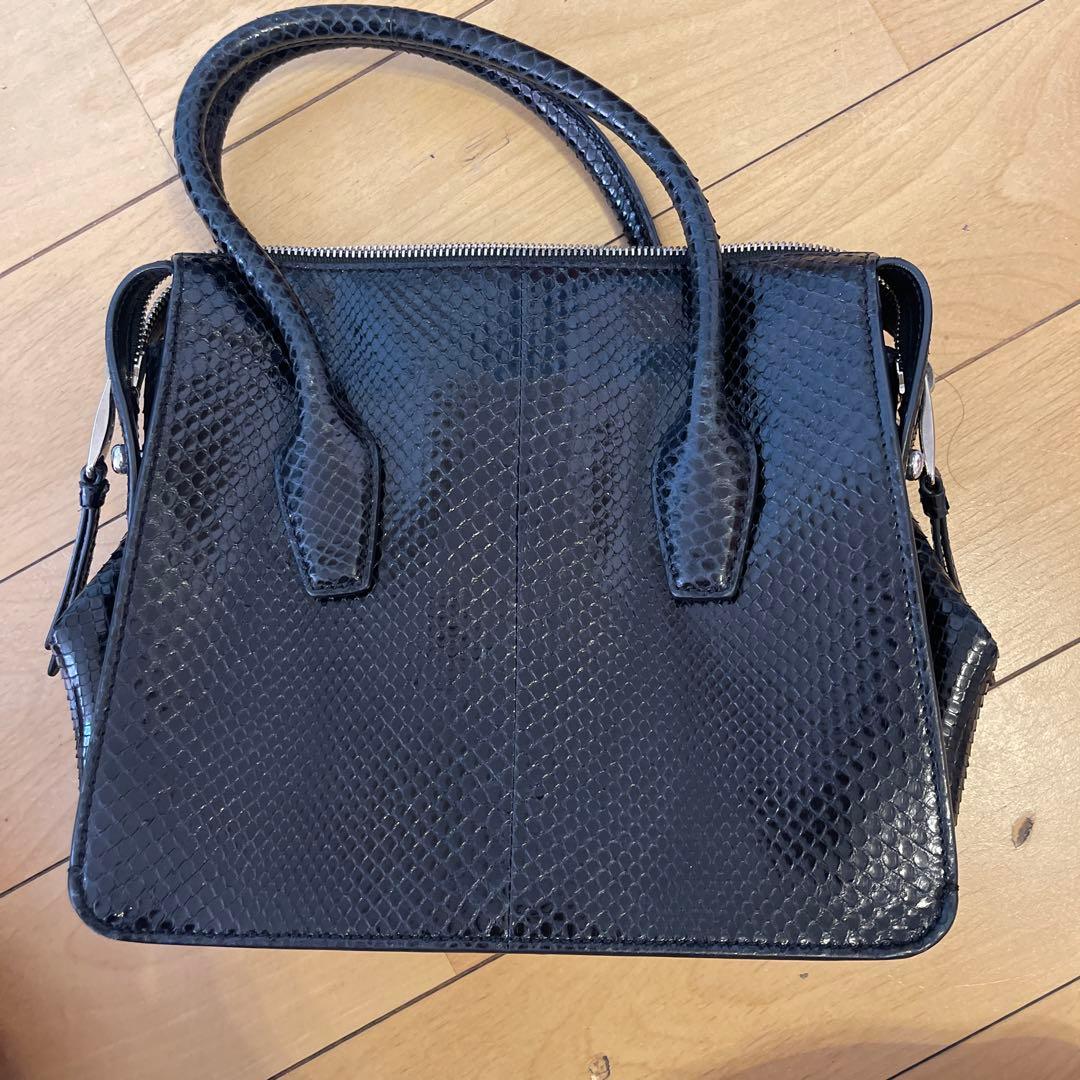TOD'S 黒 ヘビ革 ハンドバッグ