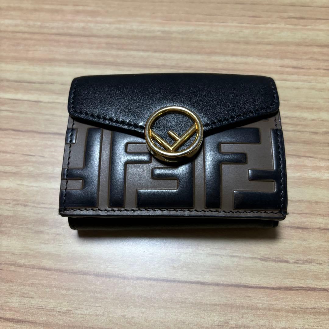 ૮*ა様 FENDI 三つ折り財布　ブラウン