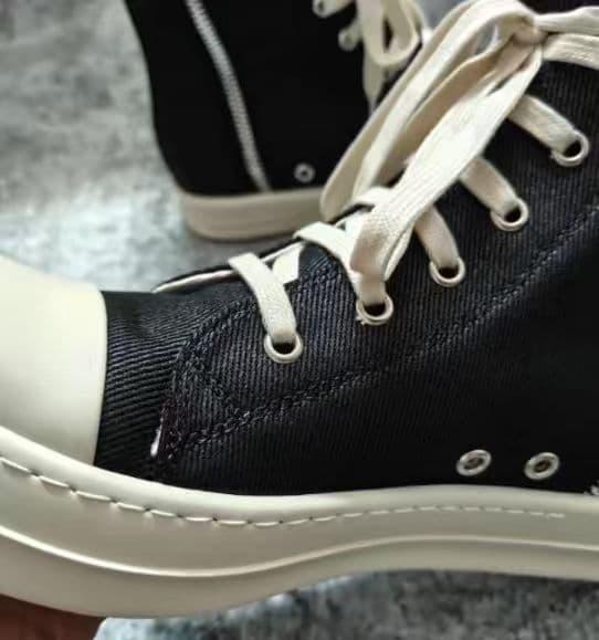 ハイカットスニーカー 黒 ジッパー付き