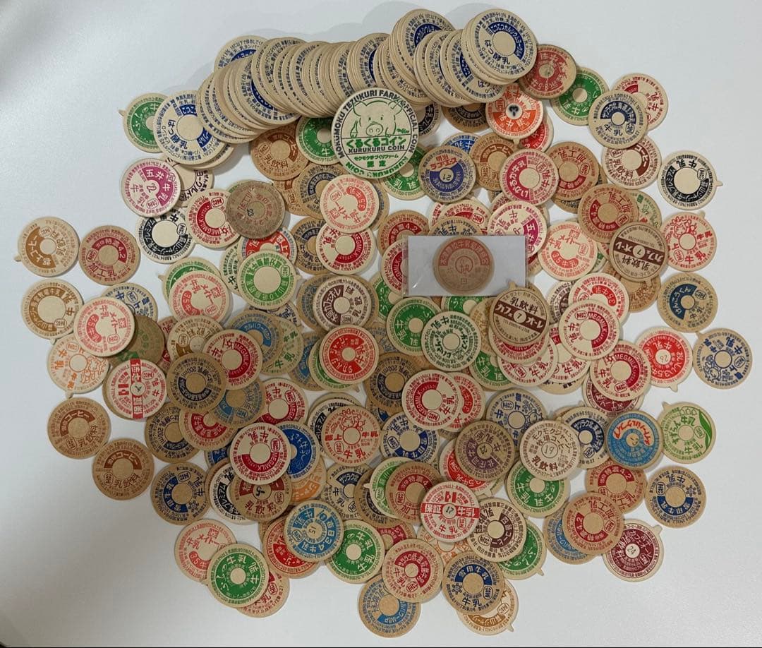 牛乳キャップ お好きなのを選んでコメントください。