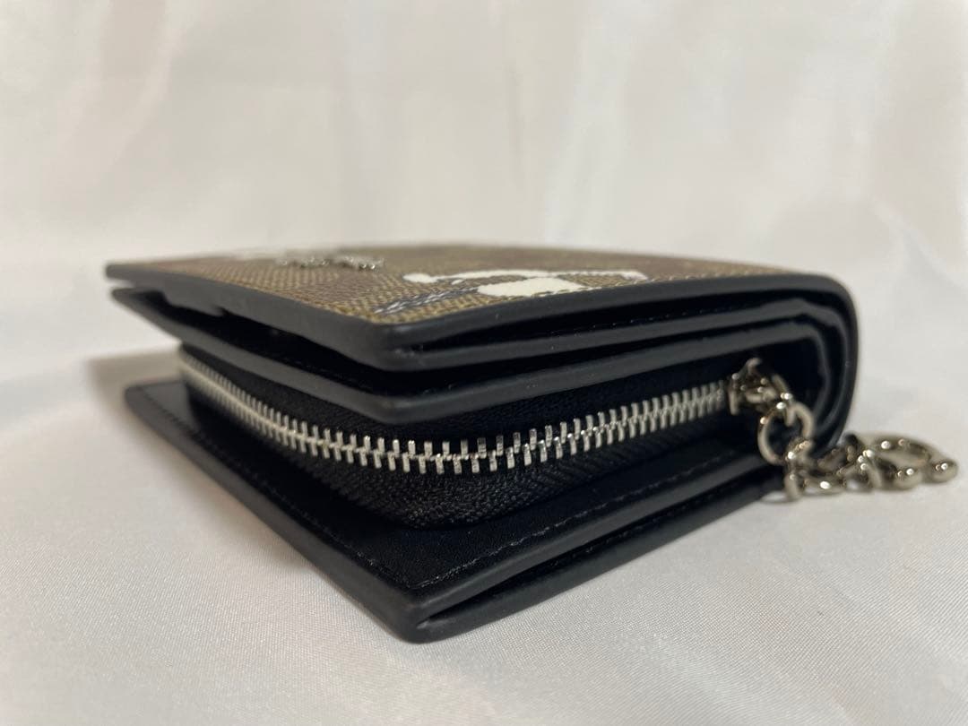 ☆新品未使用品☆ COACH　二つ折り財布　Cチャーム　 スヌーピー