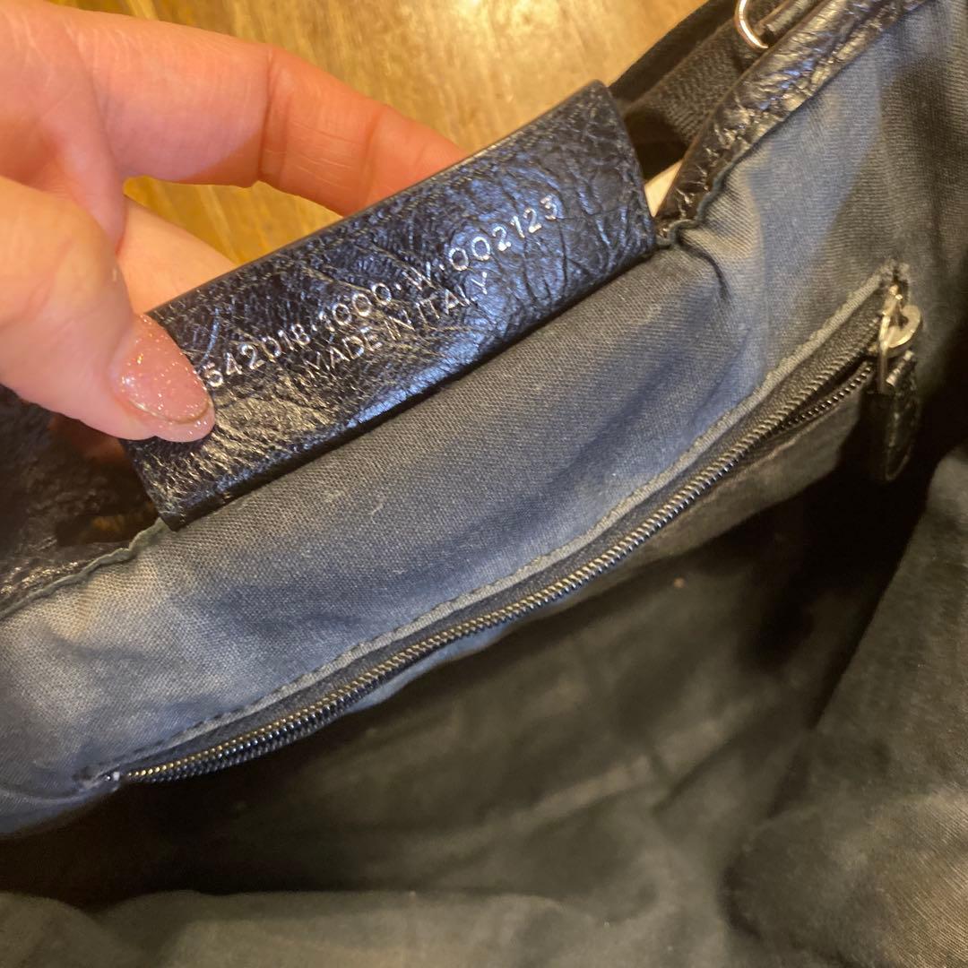 ド*ン様 BALENCIAGA ブラックレザー ネイビーカバス