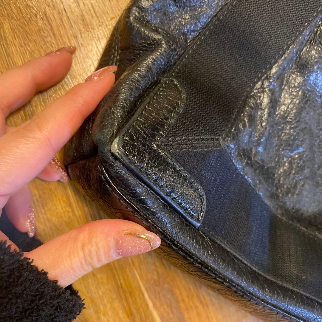 ド*ン様 BALENCIAGA ブラックレザー ネイビーカバス