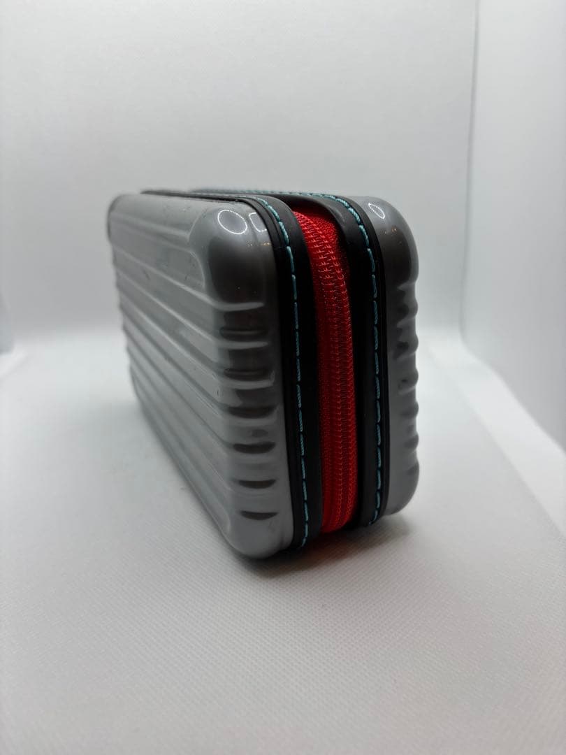 希少 リモワ×ポルシェ MARTINI RACING アメニティキット