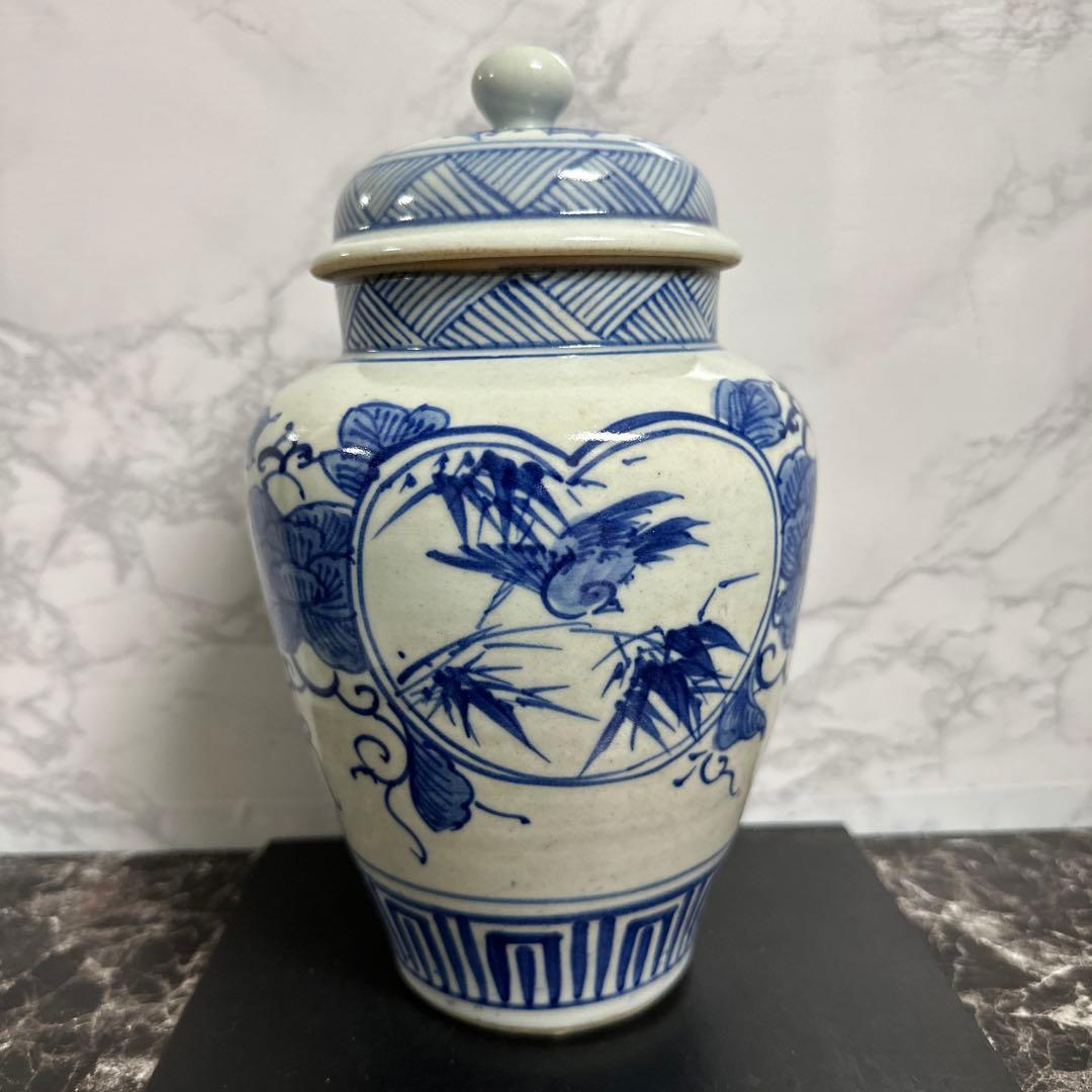 古伊万里、染付、松鶴、竹雀、梅鶯、窓絵　箱付き。沈香壺。完品。