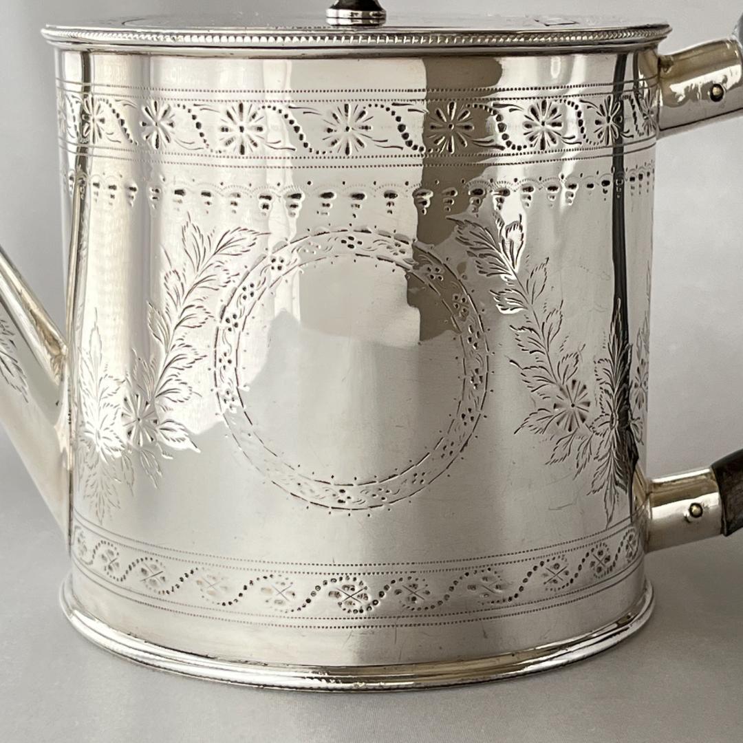 【英国】 エドワーディアン ティーポット 【シルバープレート】