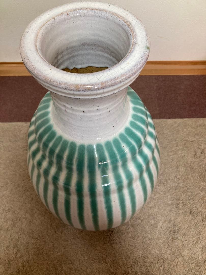 壺　すだれ壺明治期の作品アンティーク新品です。信楽焼です。大きな壺です。