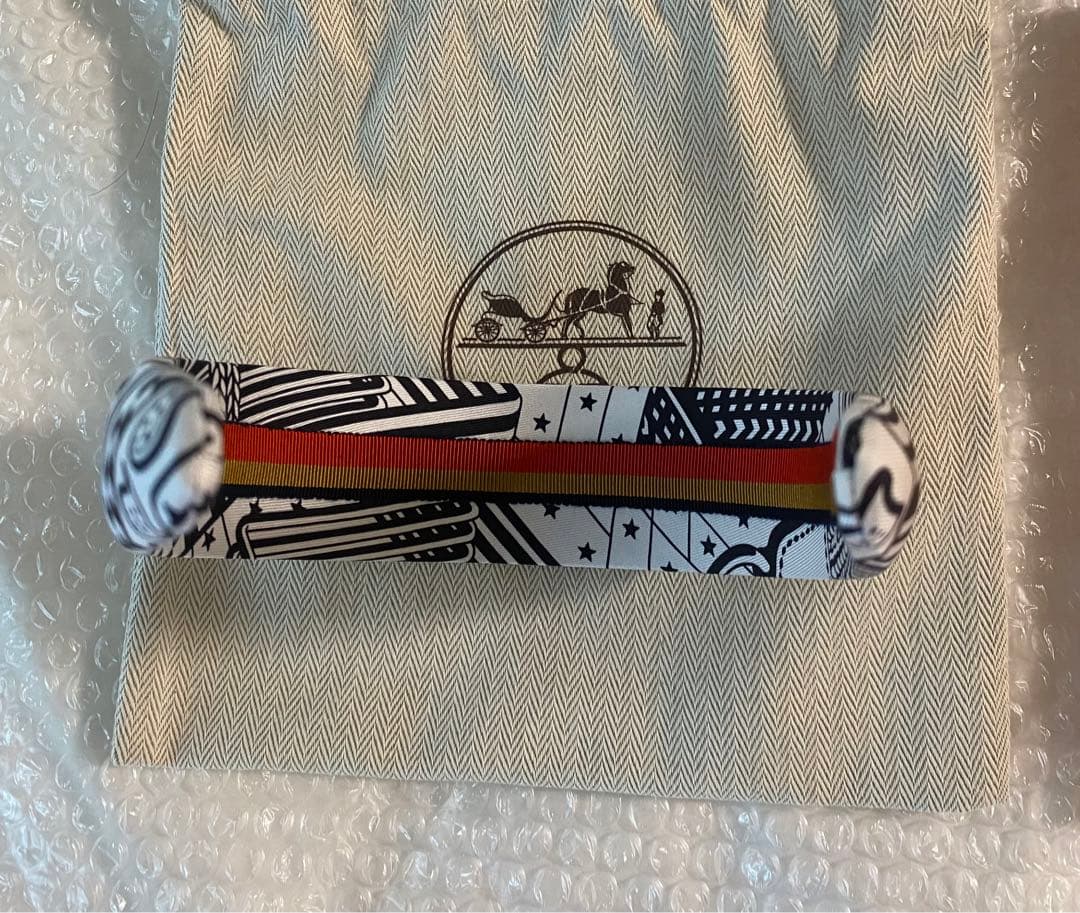 【専用】エルメスカチューシャヘアバンドヘアアクセサリー　ジナ　ジグザグ　白黒新品