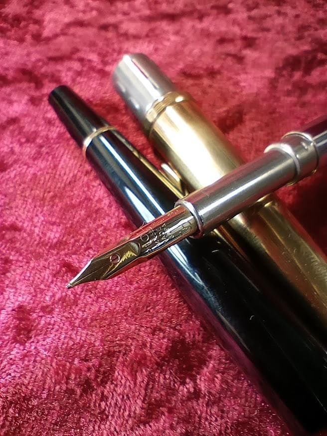 PILOT パイロット 万年筆 初期型 高級 キャップレス 【C-700GW】