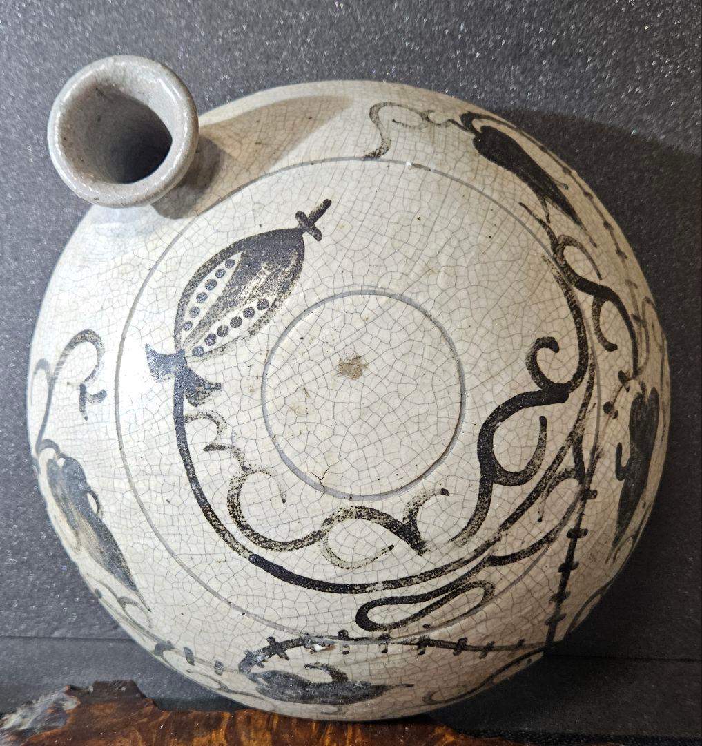 李朝古美術　韓国古陶磁器　李朝　粉青沙器 鉄絵　唐草文　口付大瓶　酒瓶　扁壺