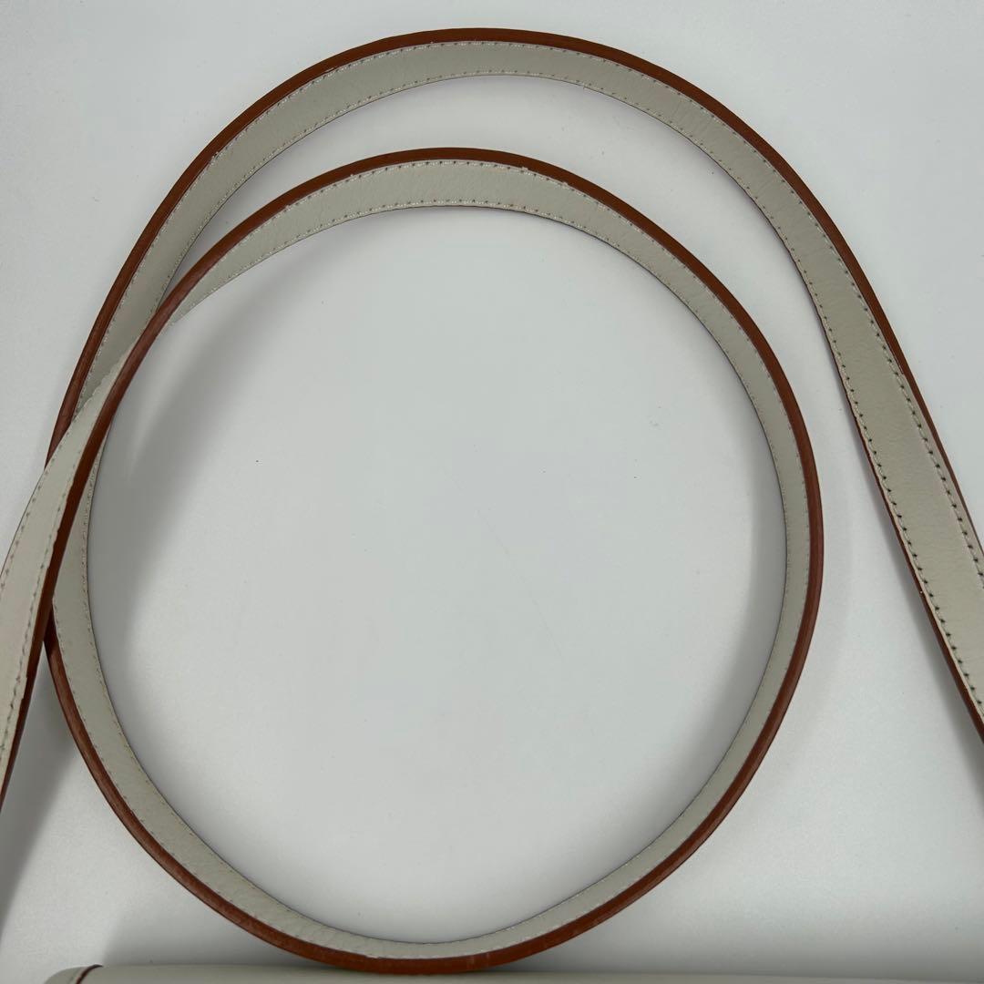 BURBERRYバーバリーホワイトショルダーバッグ