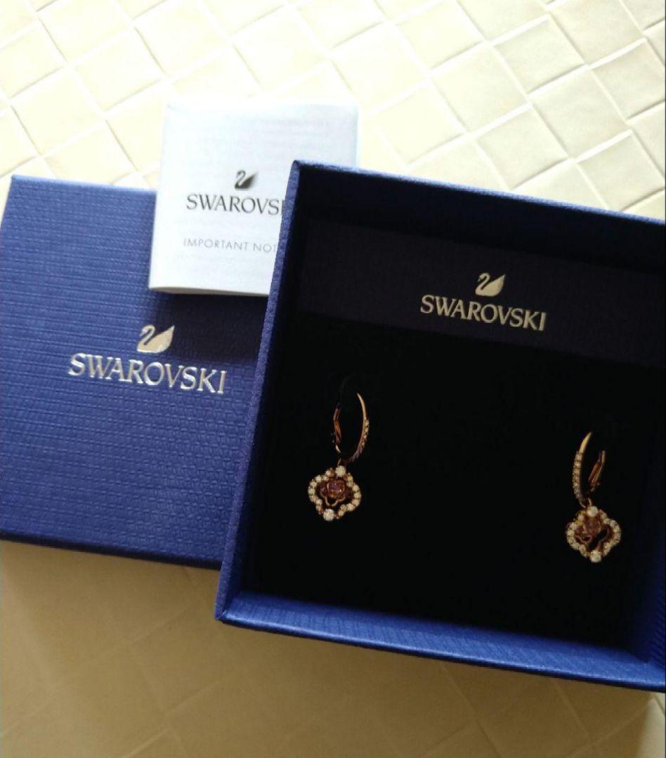 スワロフスキー新品 Sparkling ピアス Swarovski