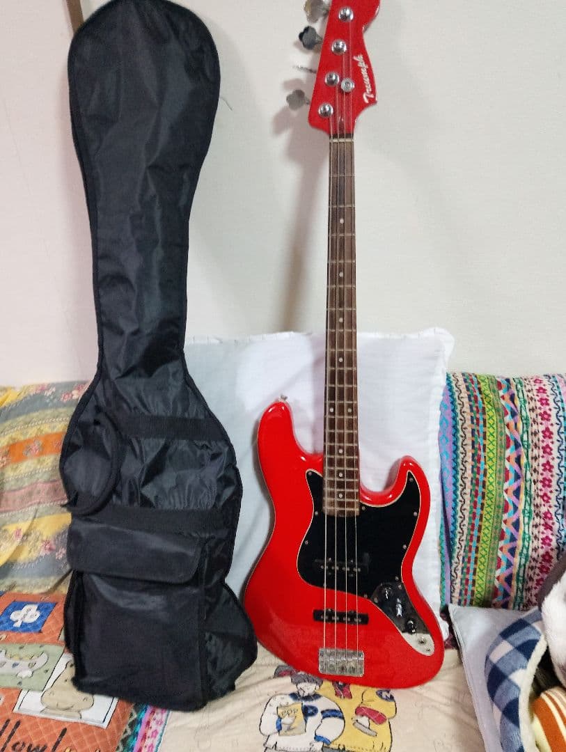 赤色エレキベースTrcumph Sonic MASTER ジャズベースタイプ